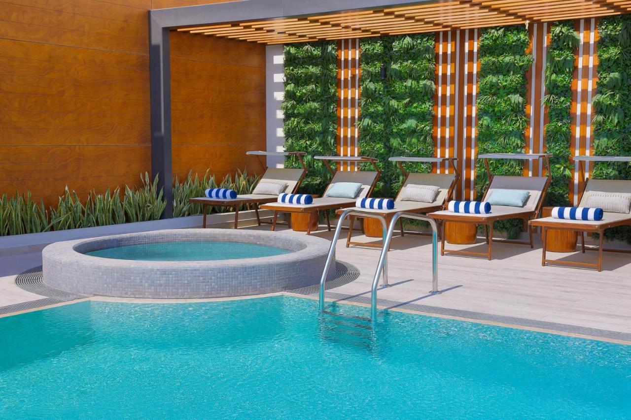 Courtyard By Marriott Culture Village, Dubai Bagian luar foto