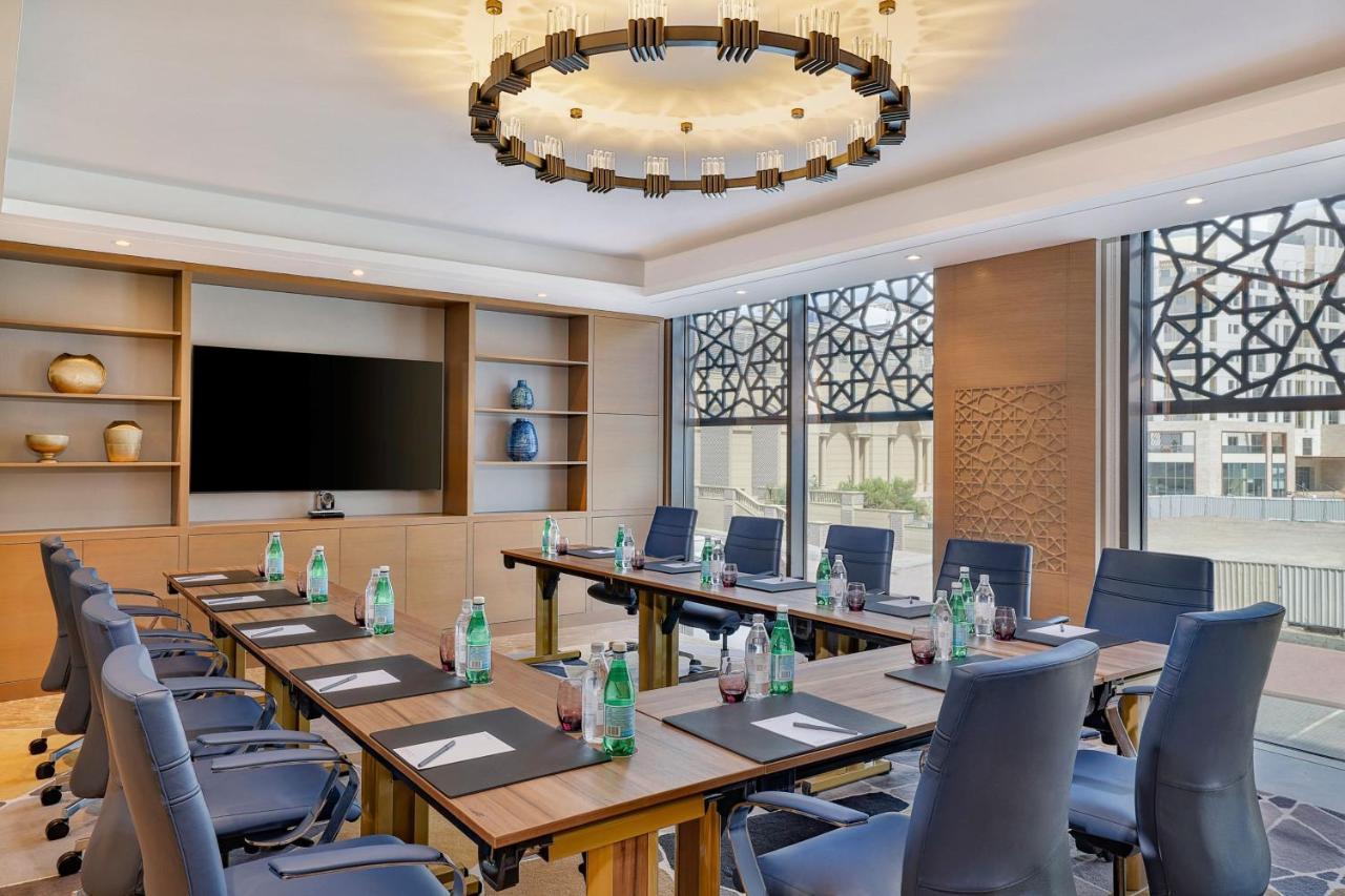 Courtyard By Marriott Culture Village, Dubai Bagian luar foto