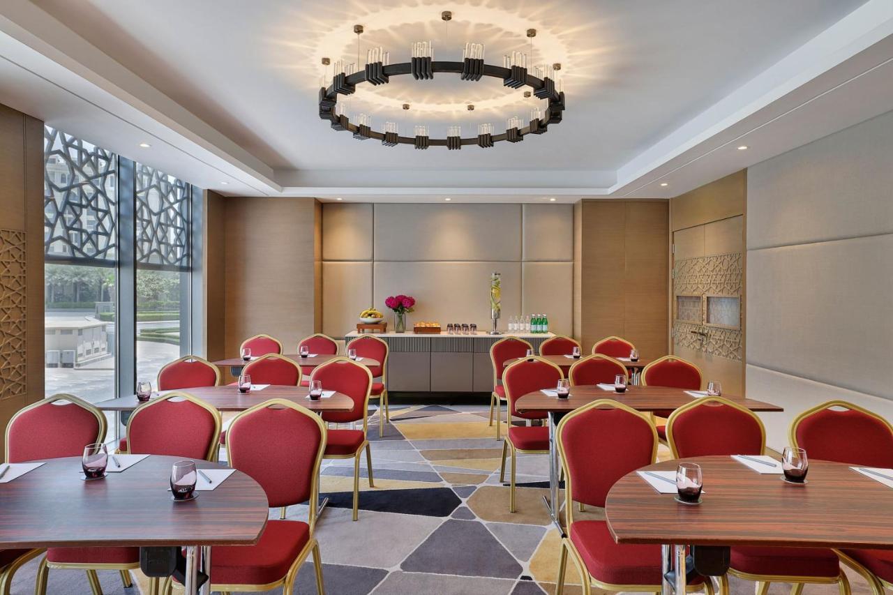 Courtyard By Marriott Culture Village, Dubai Bagian luar foto